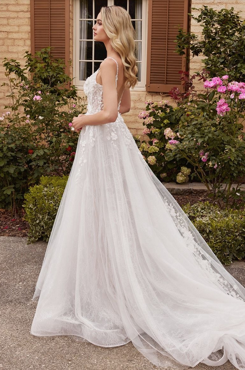 Vestido de Novia de Encaje en Capas.