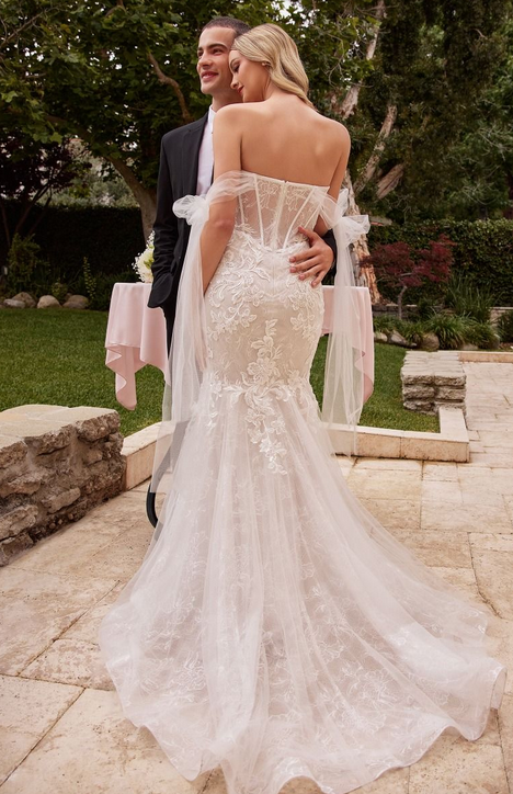 Vestido de Novia corte Sirena con Hombros Desconectados.