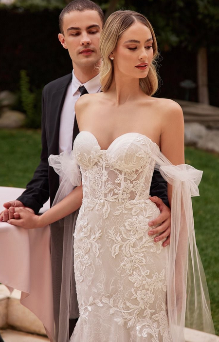 Vestido de Novia corte Sirena con Hombros Desconectados.