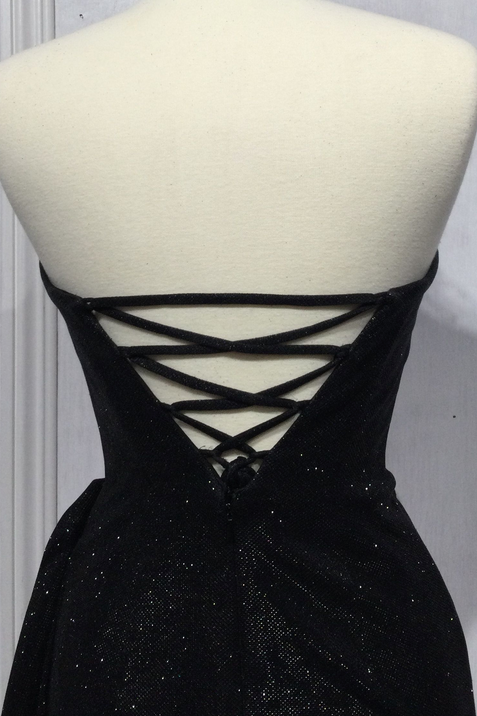 Vestido sin Metalizado con Guantes color Negro.