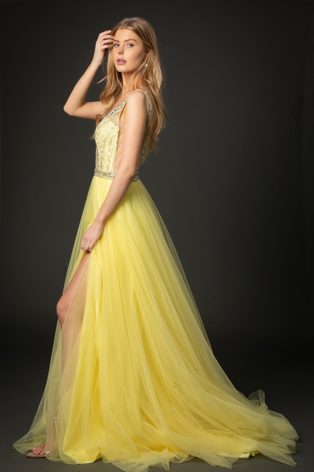 Vestido Línea A Con Sin Mangas Escote V Color Yellow Silver.