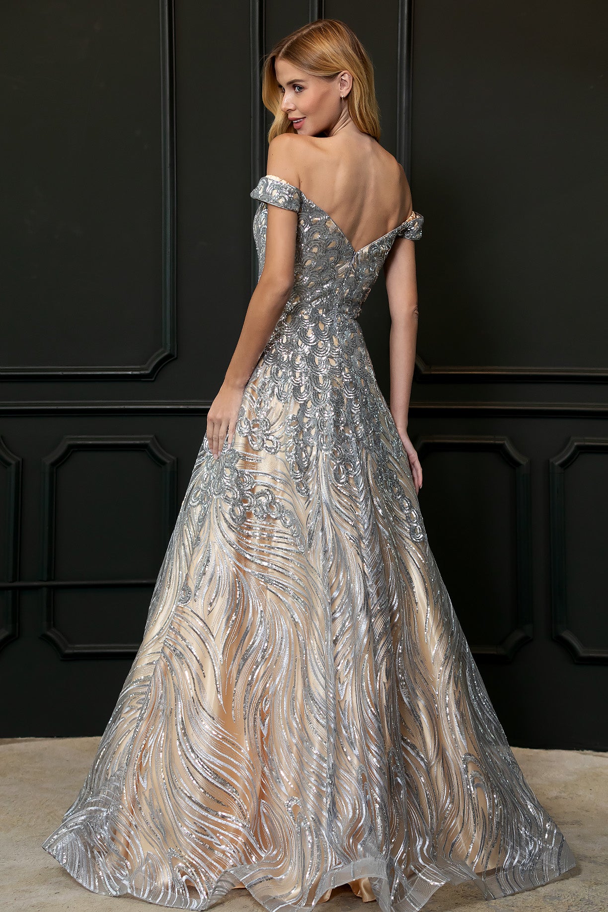 Vestido en línea A con Hombro Fuera, Escote de Corazón y Bolsillo Lateral Silver Nude.