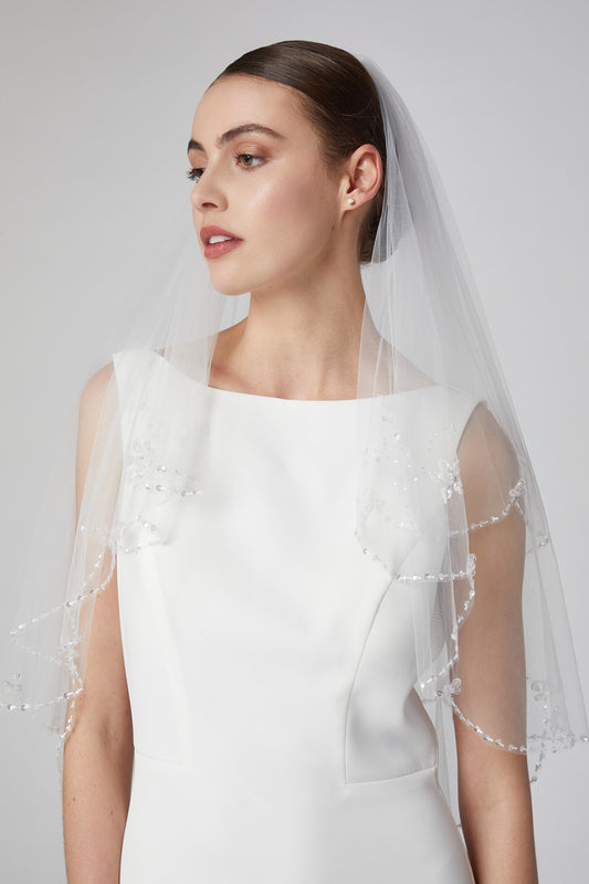 Velo de Novia Corto en Capas con Peine, Color Off White