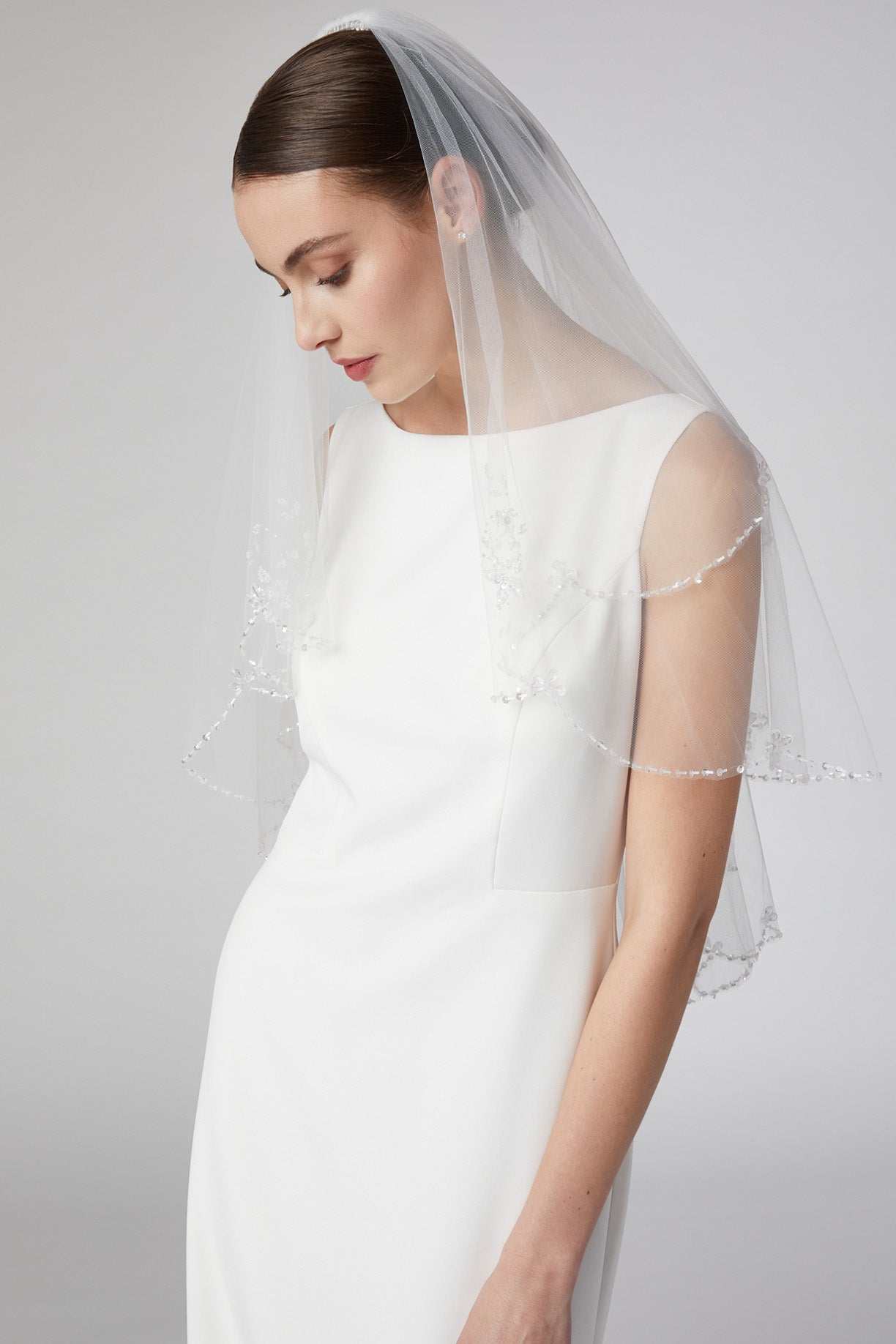 Velo de Novia Corto en Capas con Peine, Color Off White