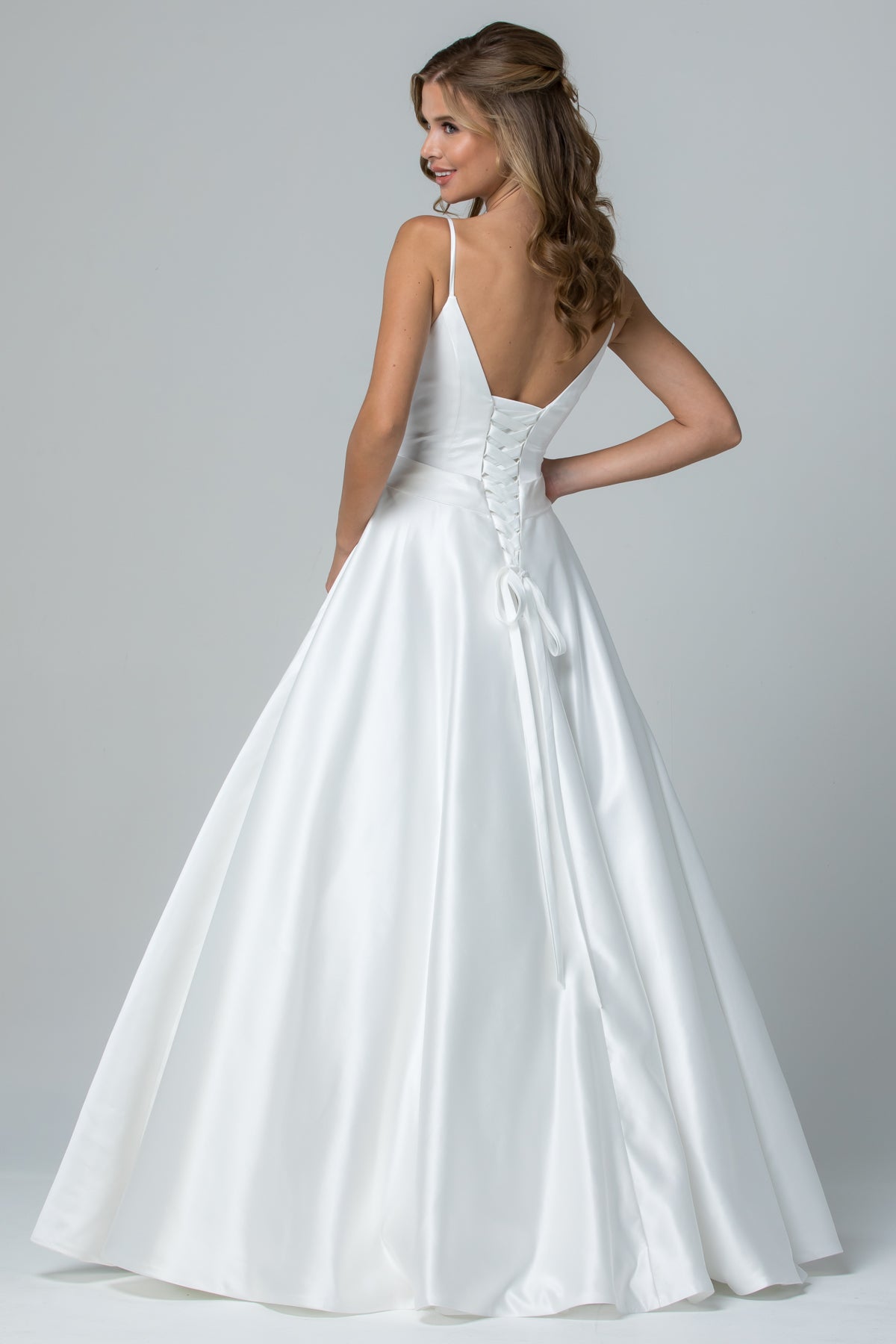 Vestido de Novia en Línea A Sin Mangas y Escote en Corazón.