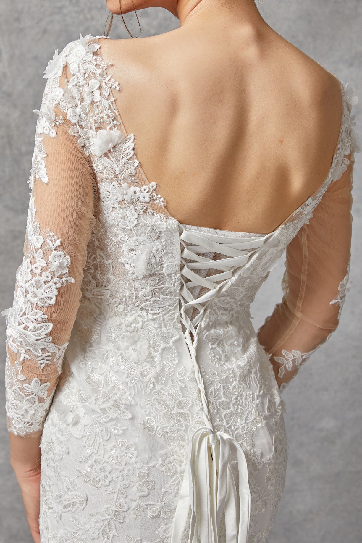 Vestido de Novia de Encaje Bordado con Cristales, Perlas y Lentejuelas Color Off White