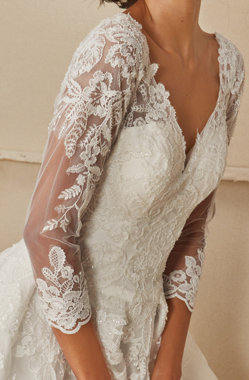 Vestido de Novia con Mangas 3/4, Escote Corazón con Espalda con Cordones.