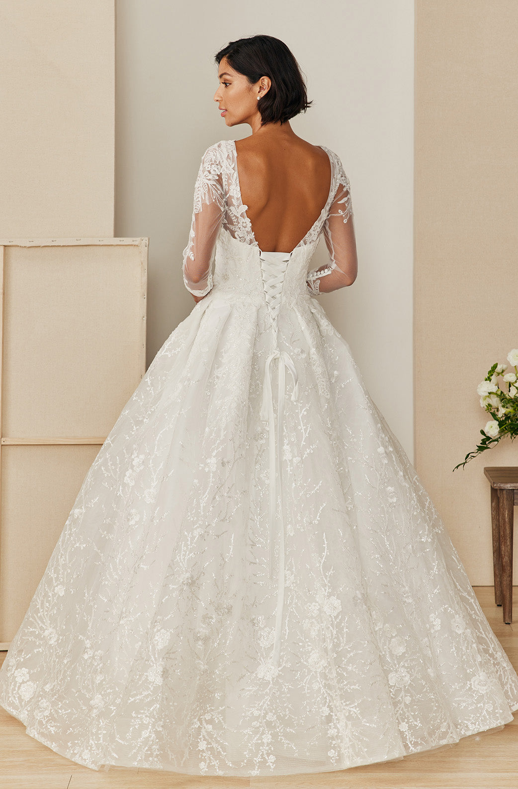 Vestido de Novia con Mangas 3/4, Escote Corazón con Espalda con Cordones.