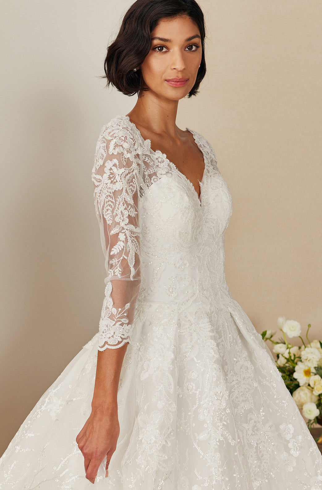 Vestido de Novia con Mangas 3/4, Escote Corazón con Espalda con Cordones.