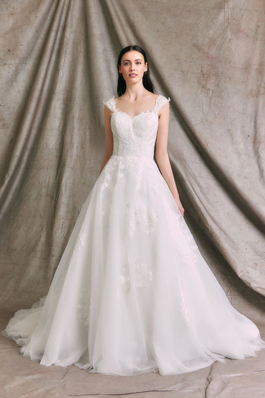 Vestido de Novia, Hombros Fuera y Escote en Corazón.