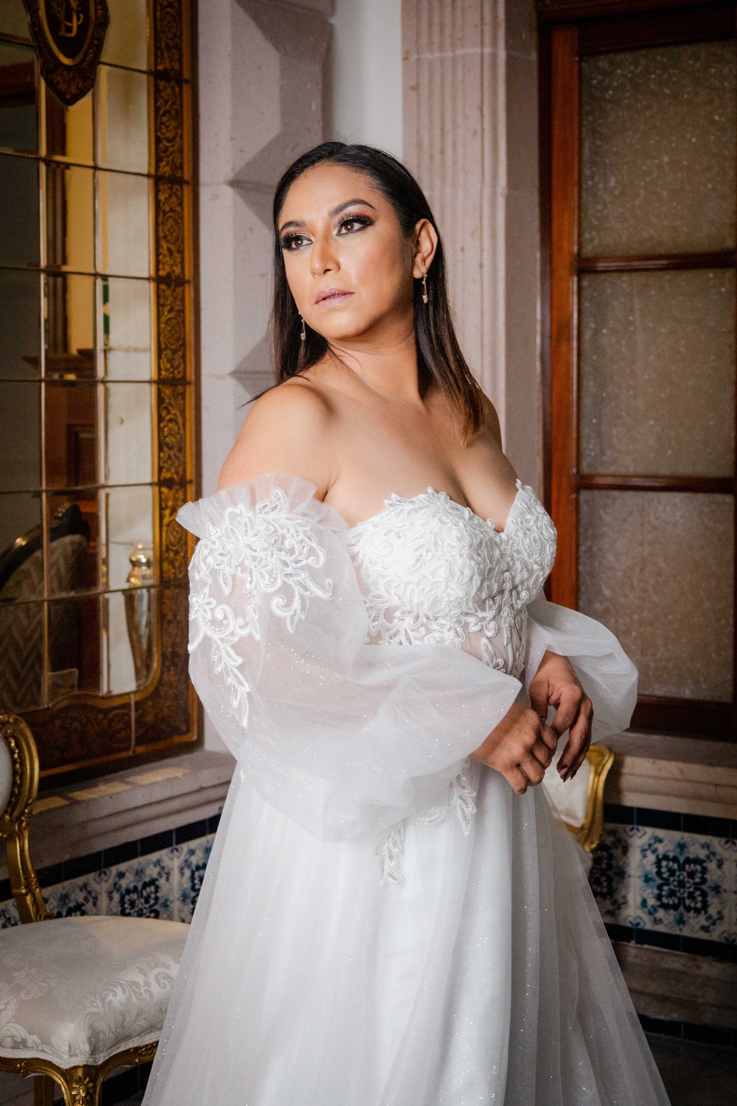 Vestido para Novia de tul  en capas sin tirantes de encaje