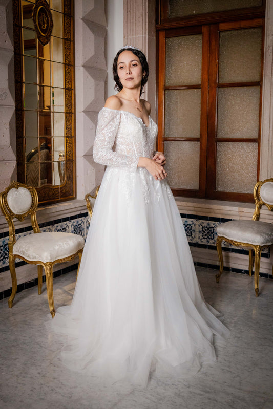 Vestido de Manga Larga, Hombros fuera y cuello en Forma de corazón.