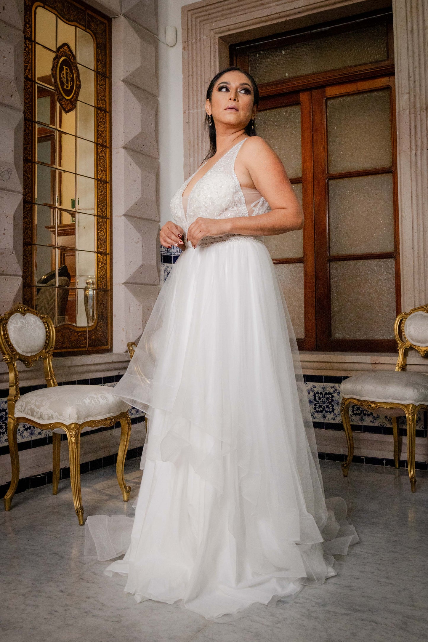 Vestido de Novia en  línea A con tul, bordado, encaje y  pedrería