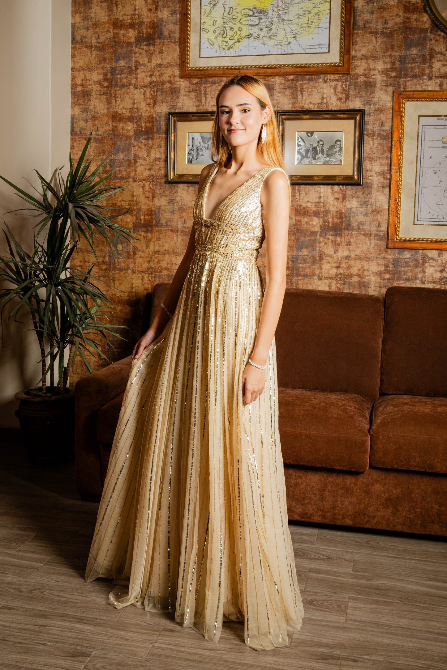 Vestido con Tirantes Escote en V.