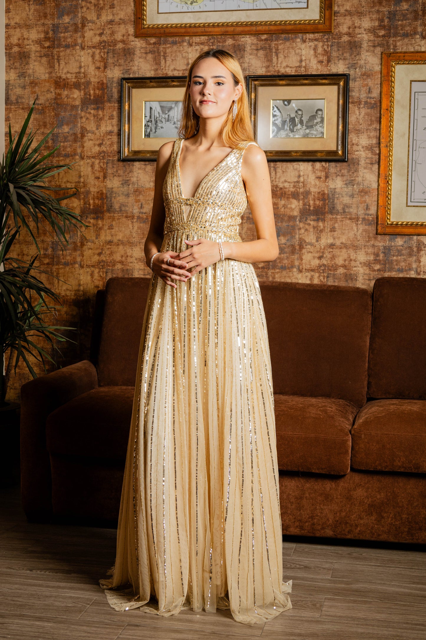 Vestido con Tirantes Escote en V.