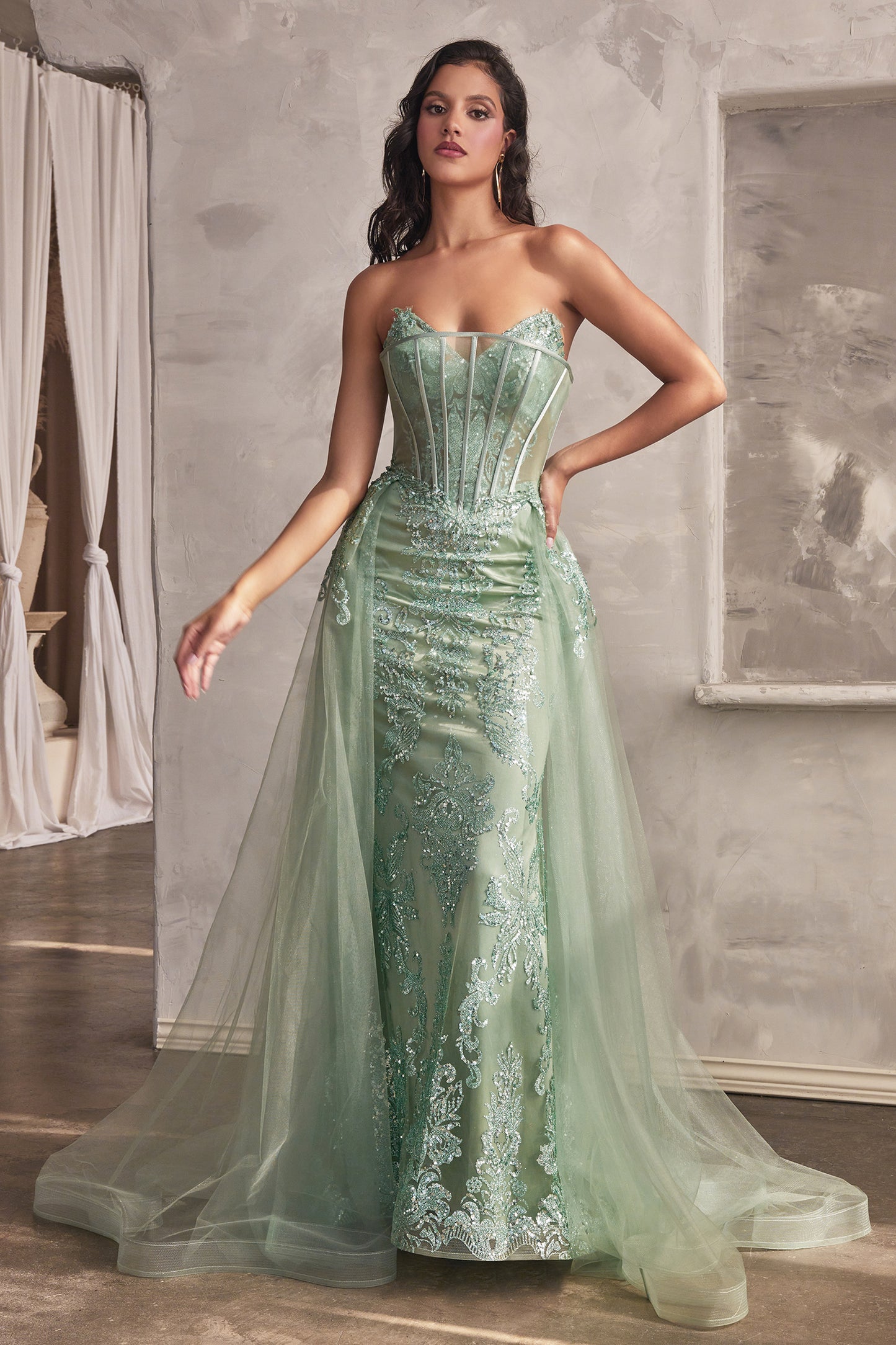 Vestido sin Tirantes con brillos y Sobrefalda del Tul Desenfundable. (varios Colores)