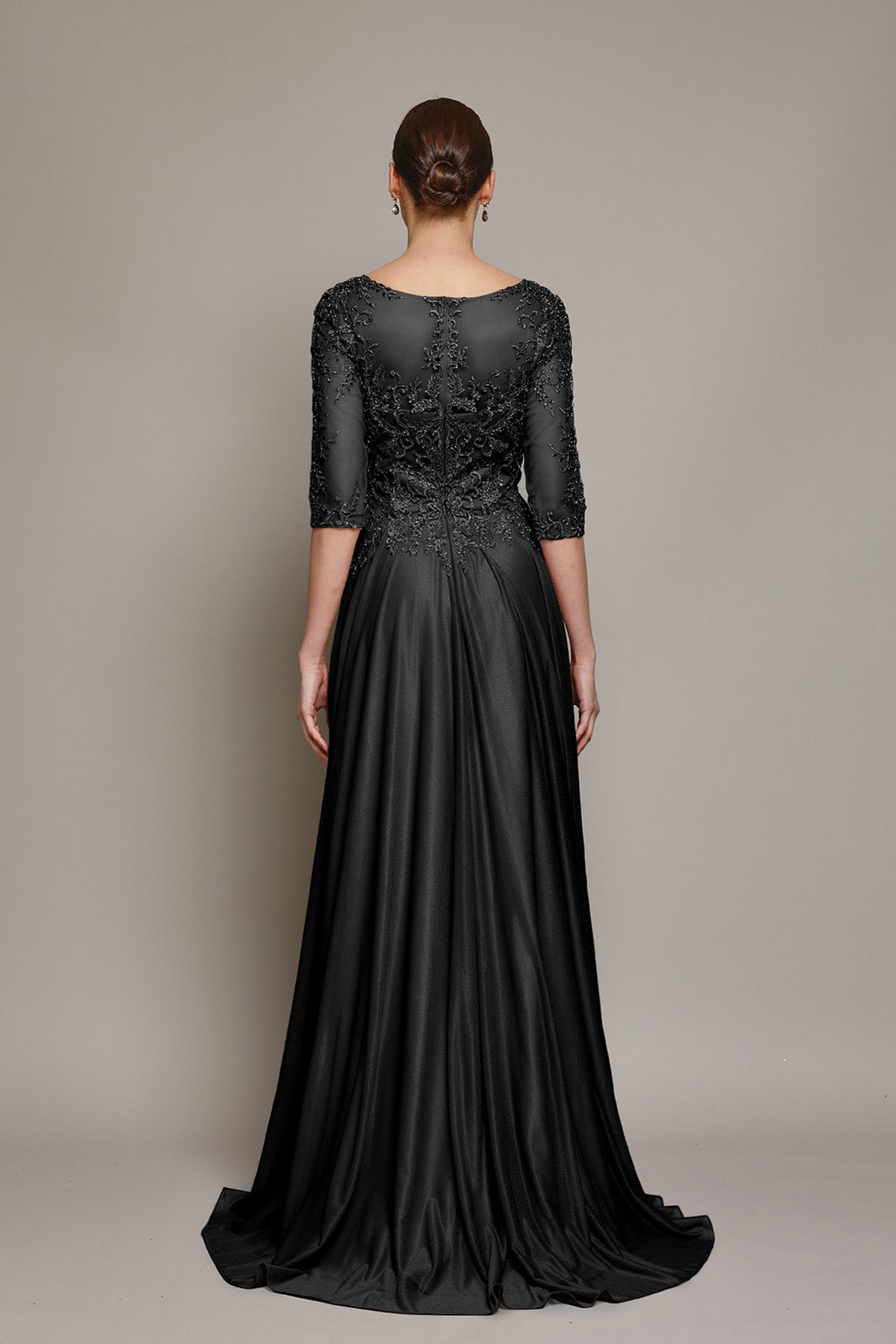 Vestido de Tul Brilloso y Bordado con Cuentas y Lentejuelas con mangas 3/4 Color Gold y Black