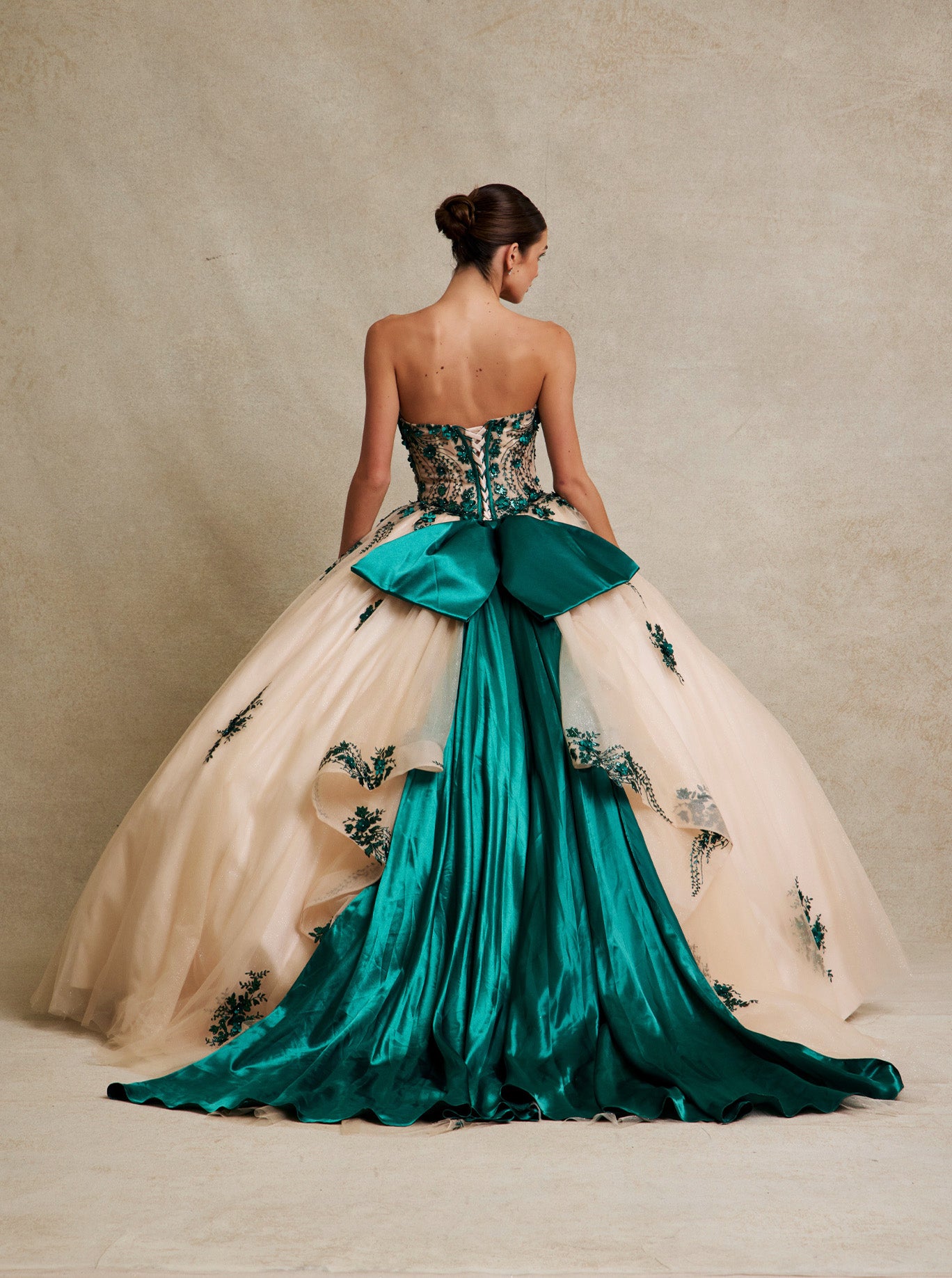 Vestido de Fiesta de Tul y Satén Bordado con Perlas, Lentejuelas y Perlas, Color Champagne-Green