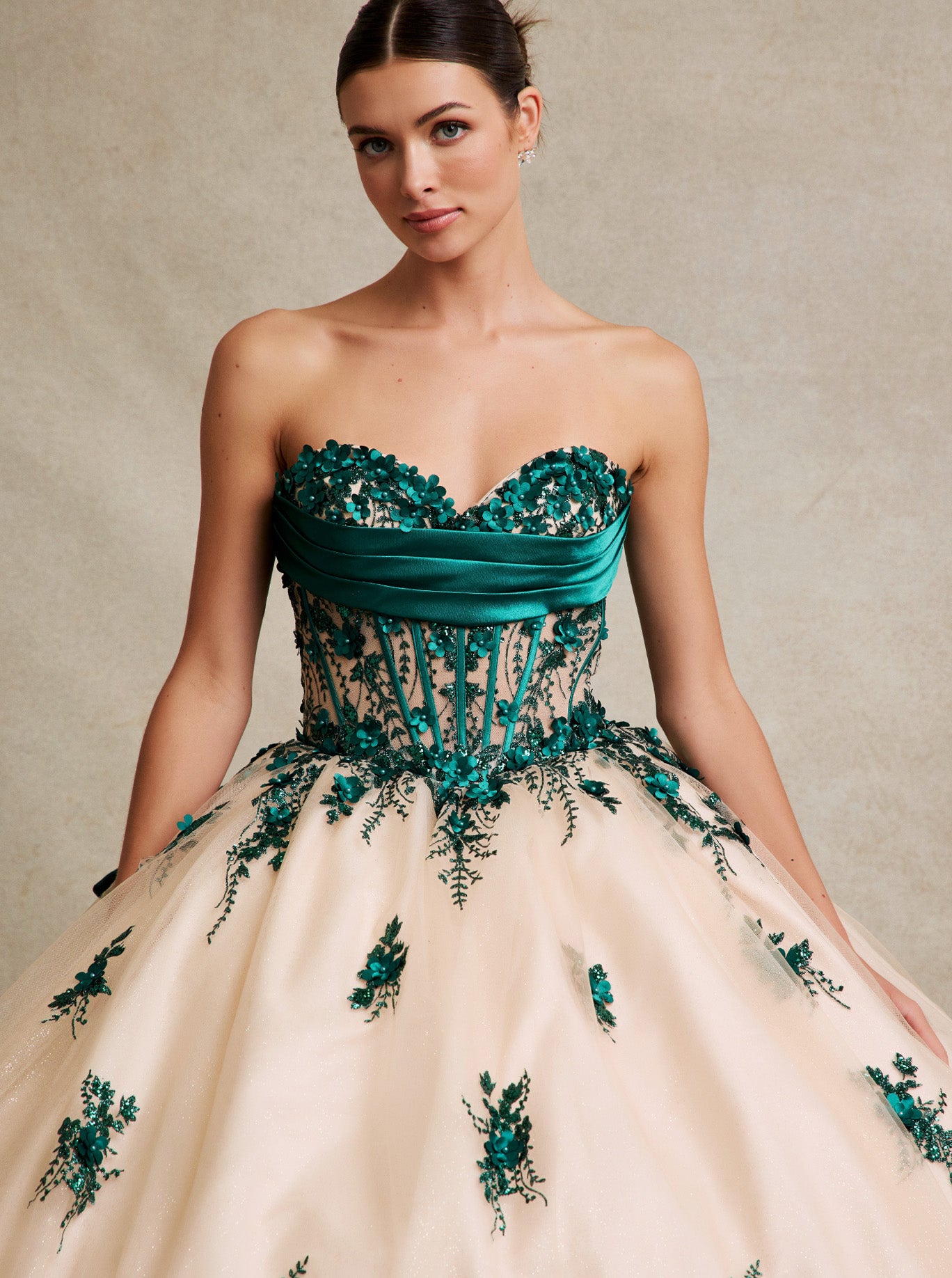 Vestido de Fiesta de Tul y Satén Bordado con Perlas, Lentejuelas y Perlas, Color Champagne-Green