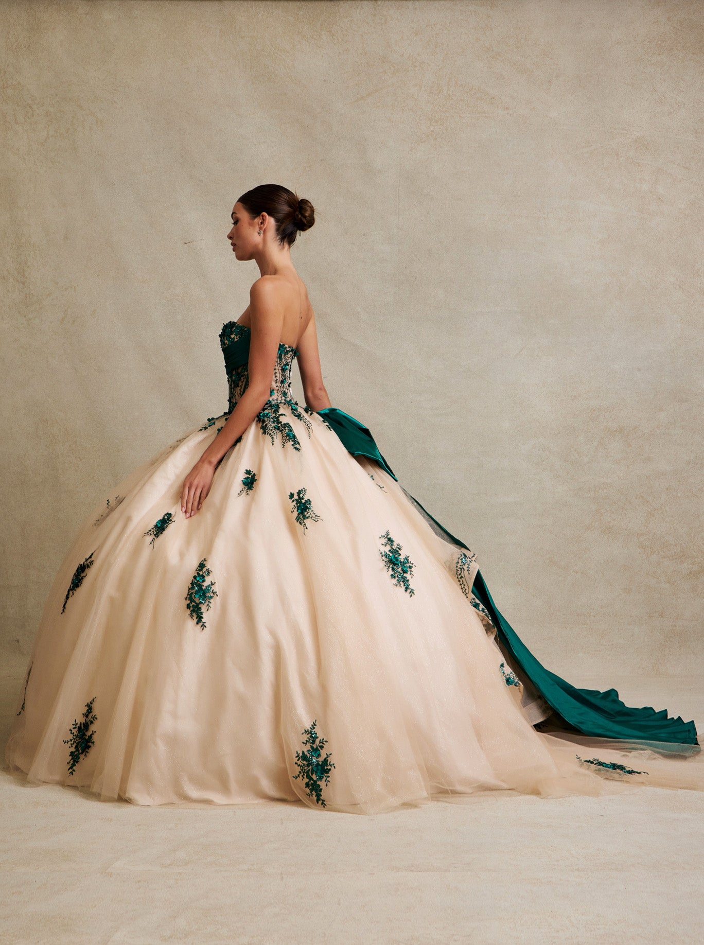 Vestido de Fiesta de Tul y Satén Bordado con Perlas, Lentejuelas y Perlas, Color Champagne-Green