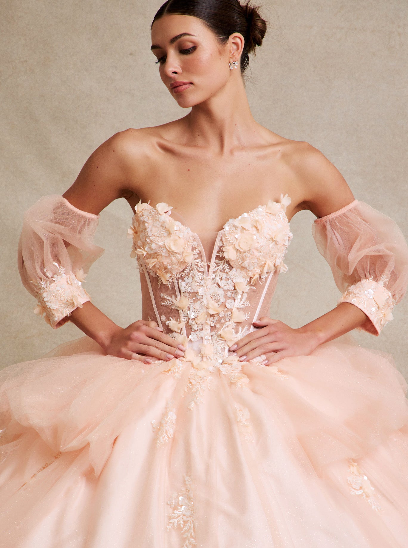 Vestido de Fiesta con Mangas Desmontables con Aplicaciones en Cuentas, Lentejuelas y Flores en 3D, Color Peach