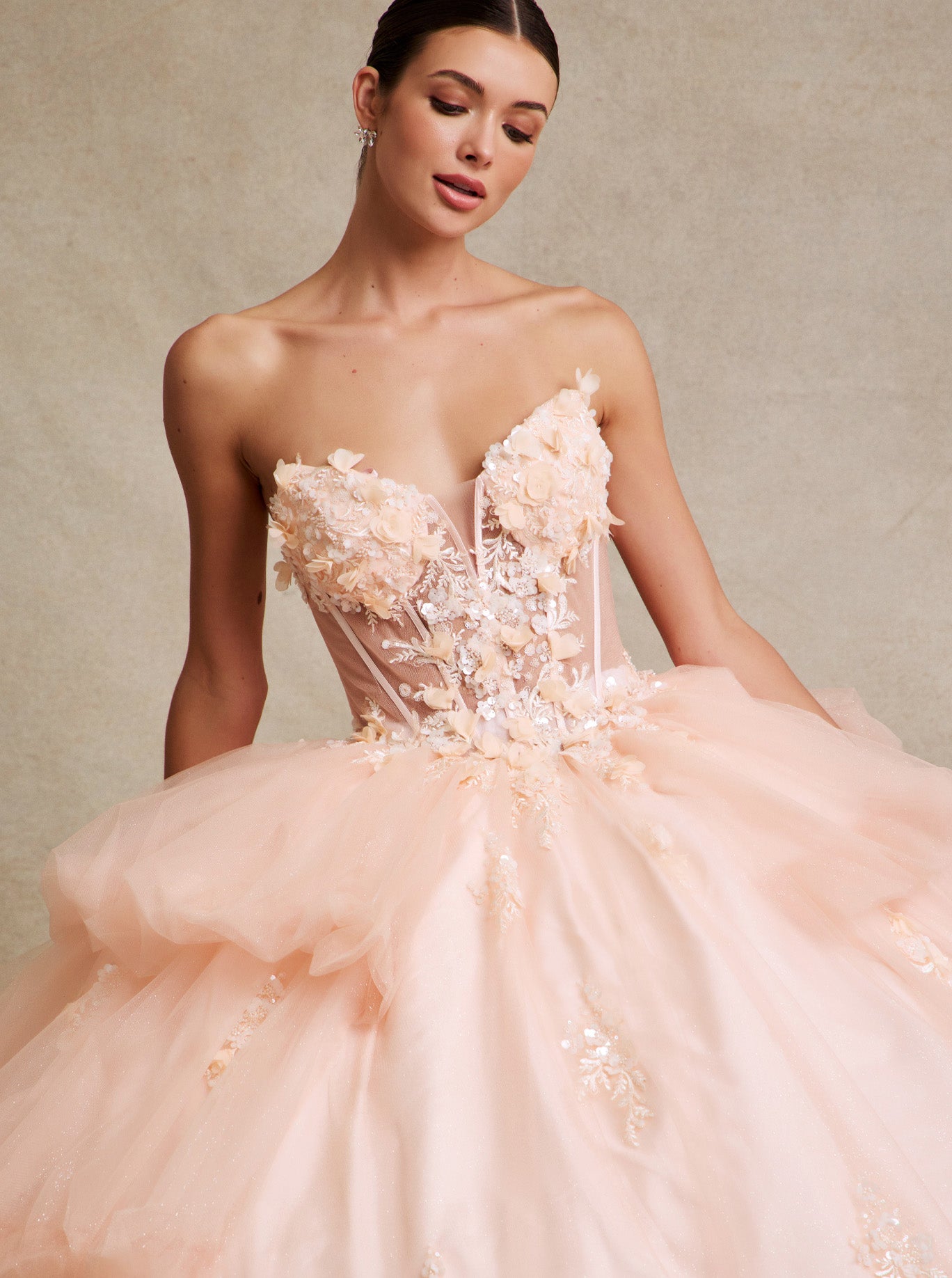 Vestido de Fiesta con Mangas Desmontables con Aplicaciones en Cuentas, Lentejuelas y Flores en 3D, Color Peach