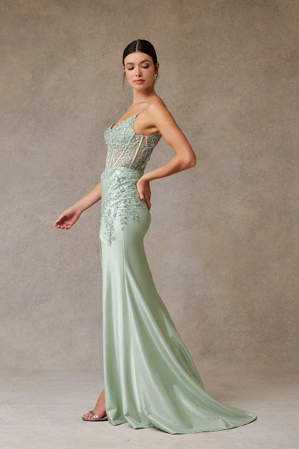 Vestido Corte Sirena con Abertura en la Pierna Color Sage