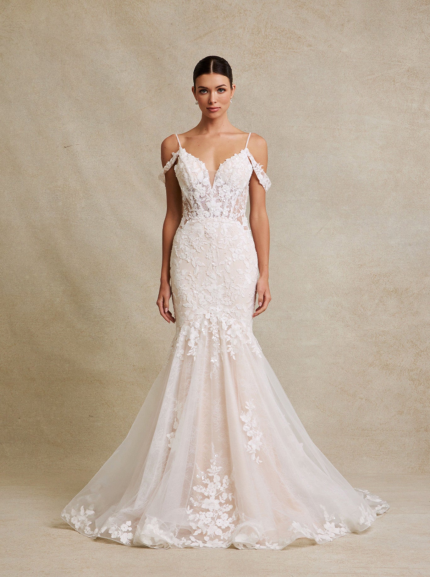 Vestido de Novia Corte Sirena con Escote de Corazón de Encaje Bordado con Cuentas y Lentejuelas Color Off White