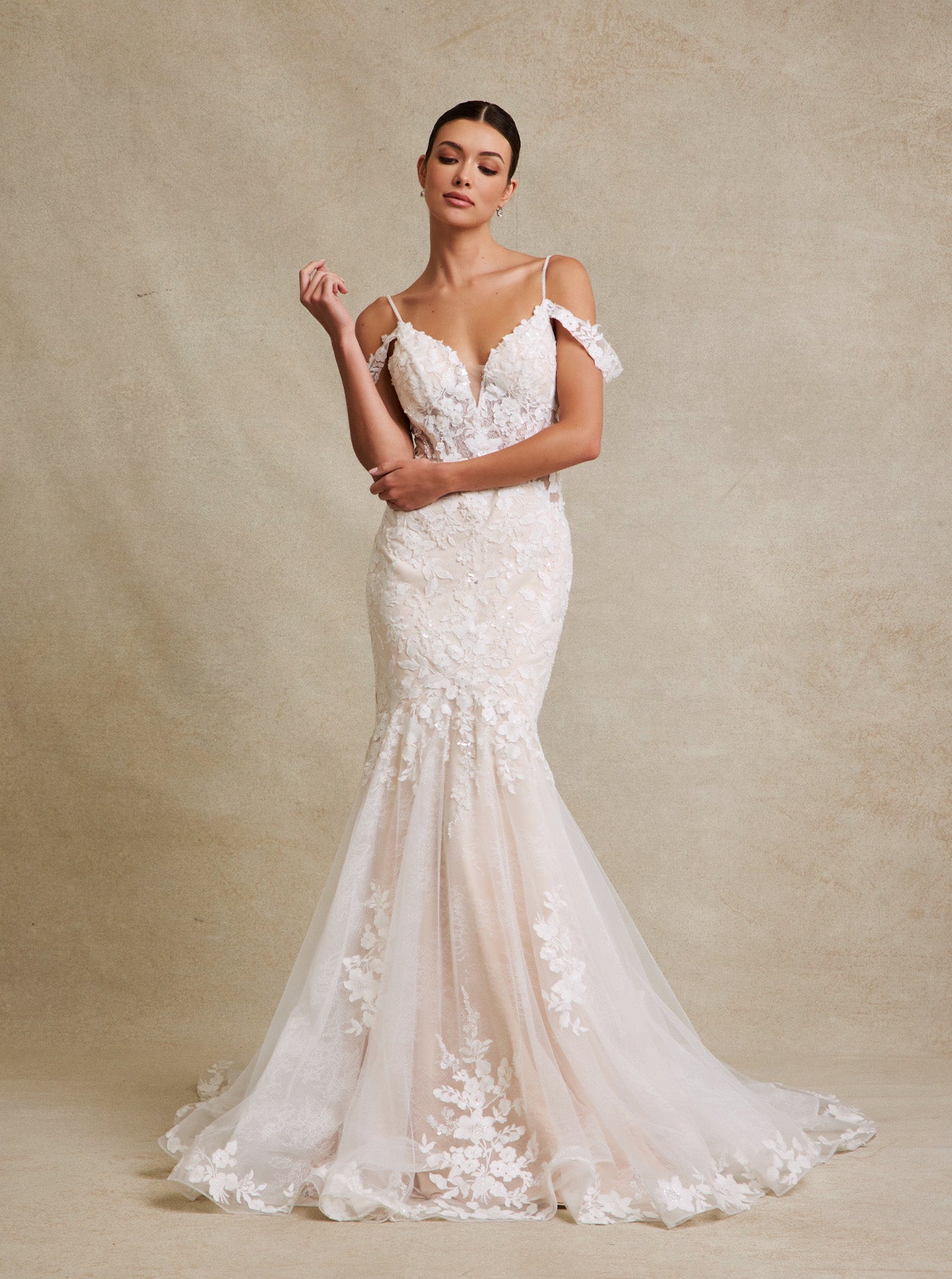 Vestido de Novia Corte Sirena con Escote de Corazón de Encaje Bordado con Cuentas y Lentejuelas Color Off White