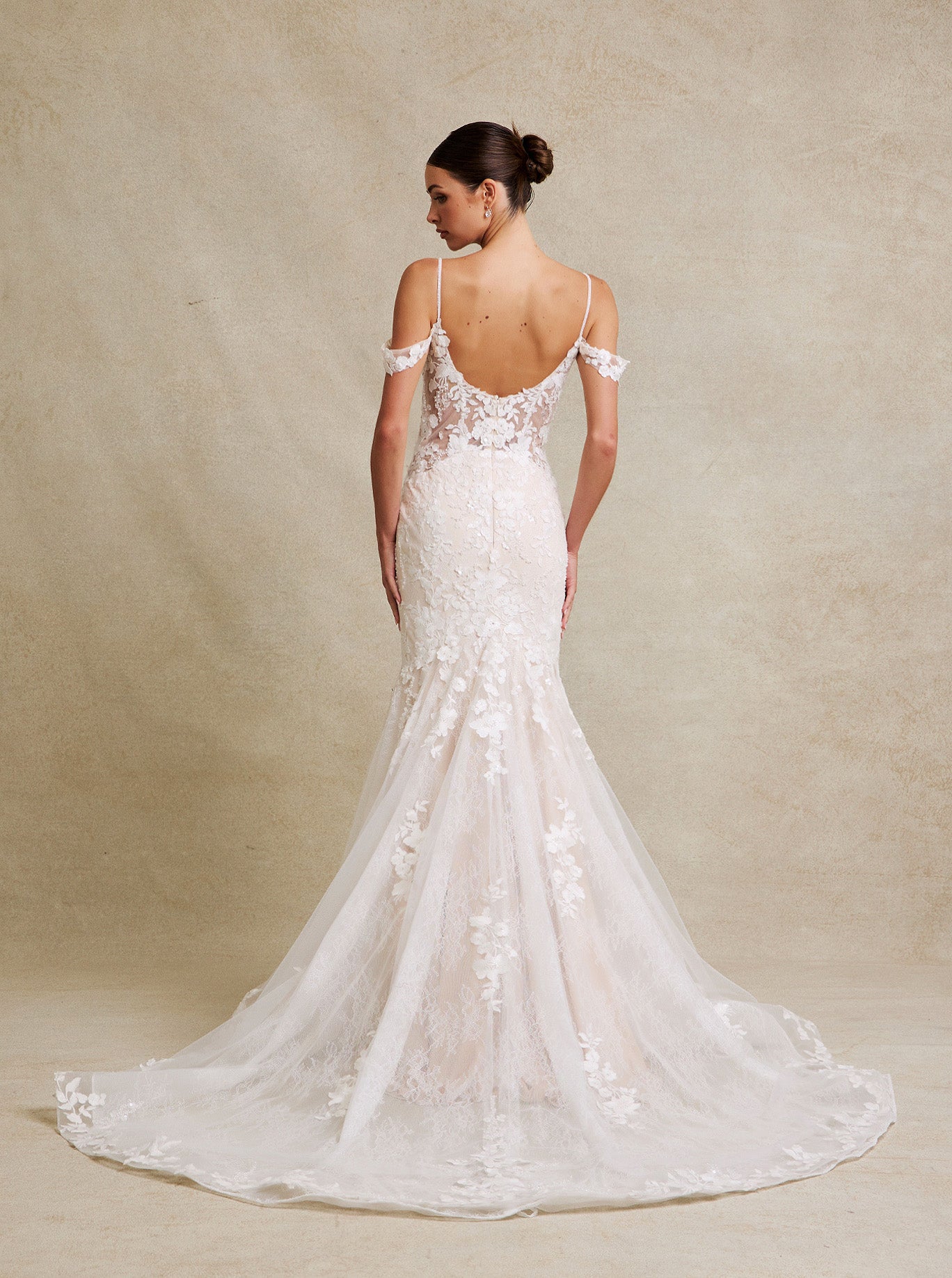 Vestido de Novia Corte Sirena con Escote de Corazón de Encaje Bordado con Cuentas y Lentejuelas Color Off White