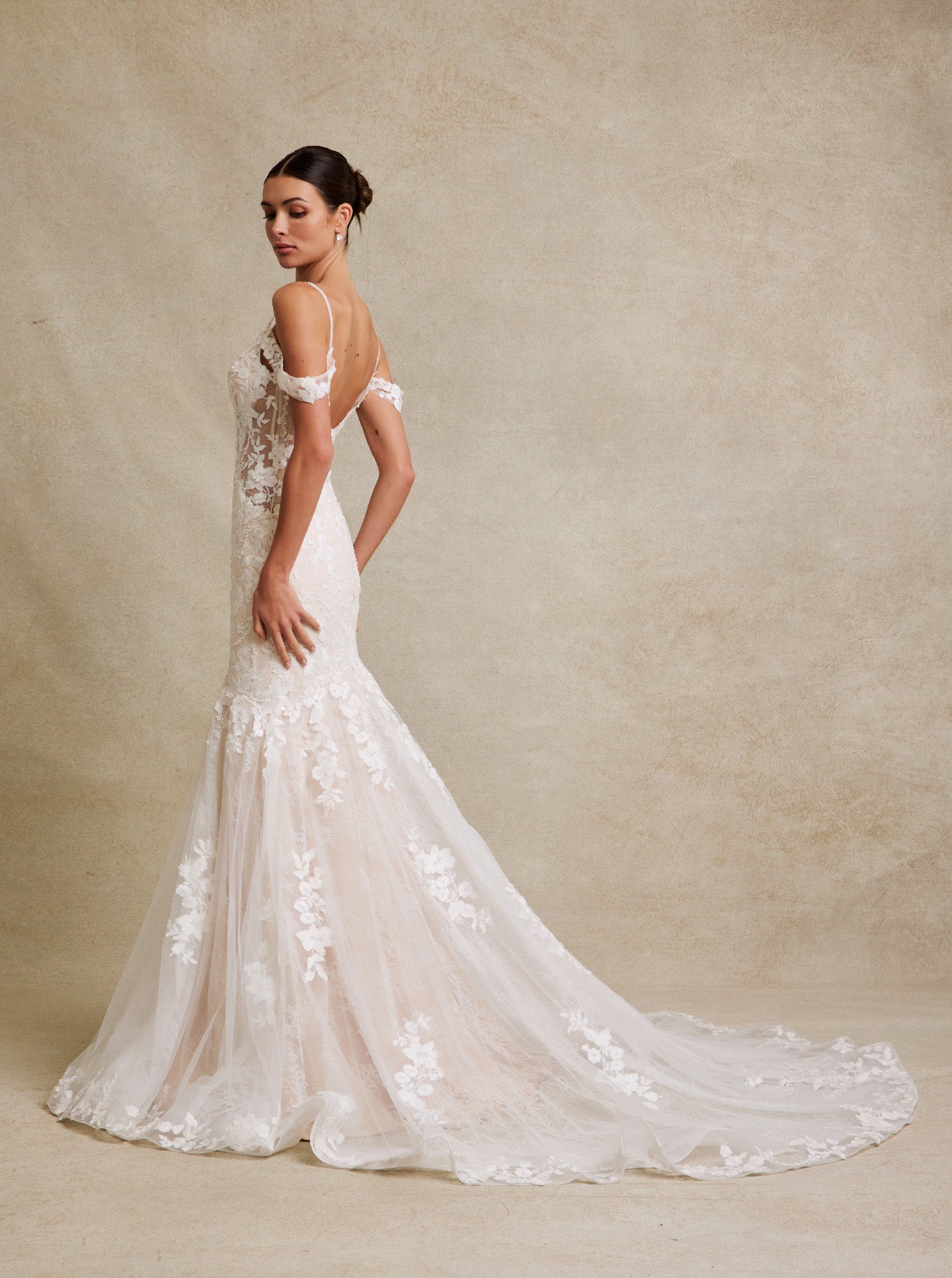 Vestido de Novia Corte Sirena con Escote de Corazón de Encaje Bordado con Cuentas y Lentejuelas Color Off White