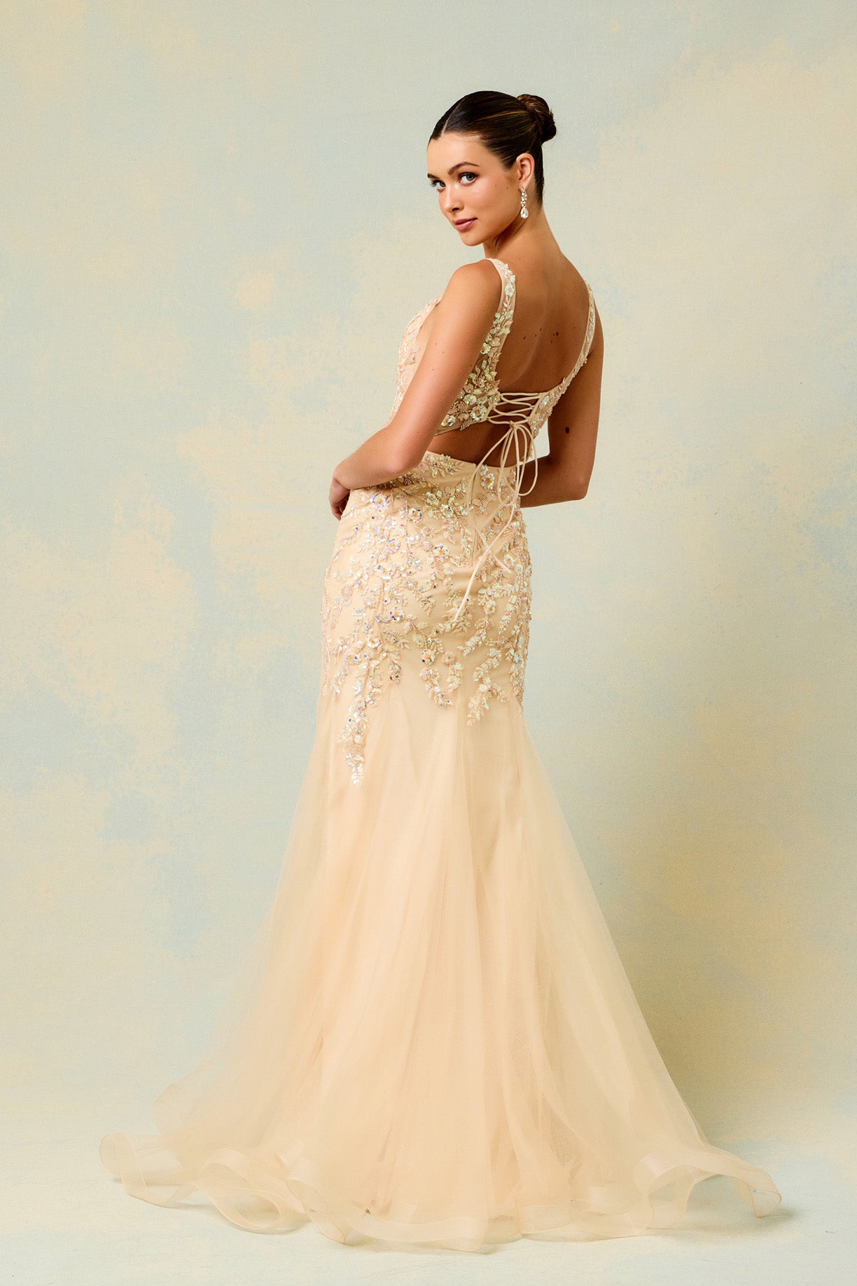 Vestido Corte Sirena Bordado con Abertura en la Pierna Colores Blue y Gold