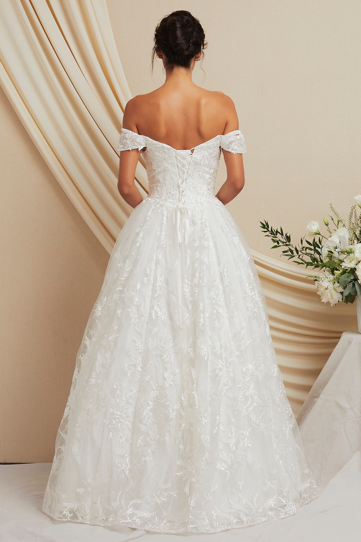 Vestido de Novia en Linea A de Encaje Escote de Corazón, Color Off White