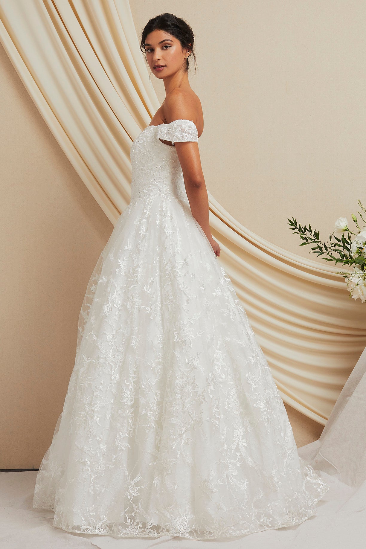 Vestido de Novia en Linea A de Encaje Escote de Corazón, Color Off White