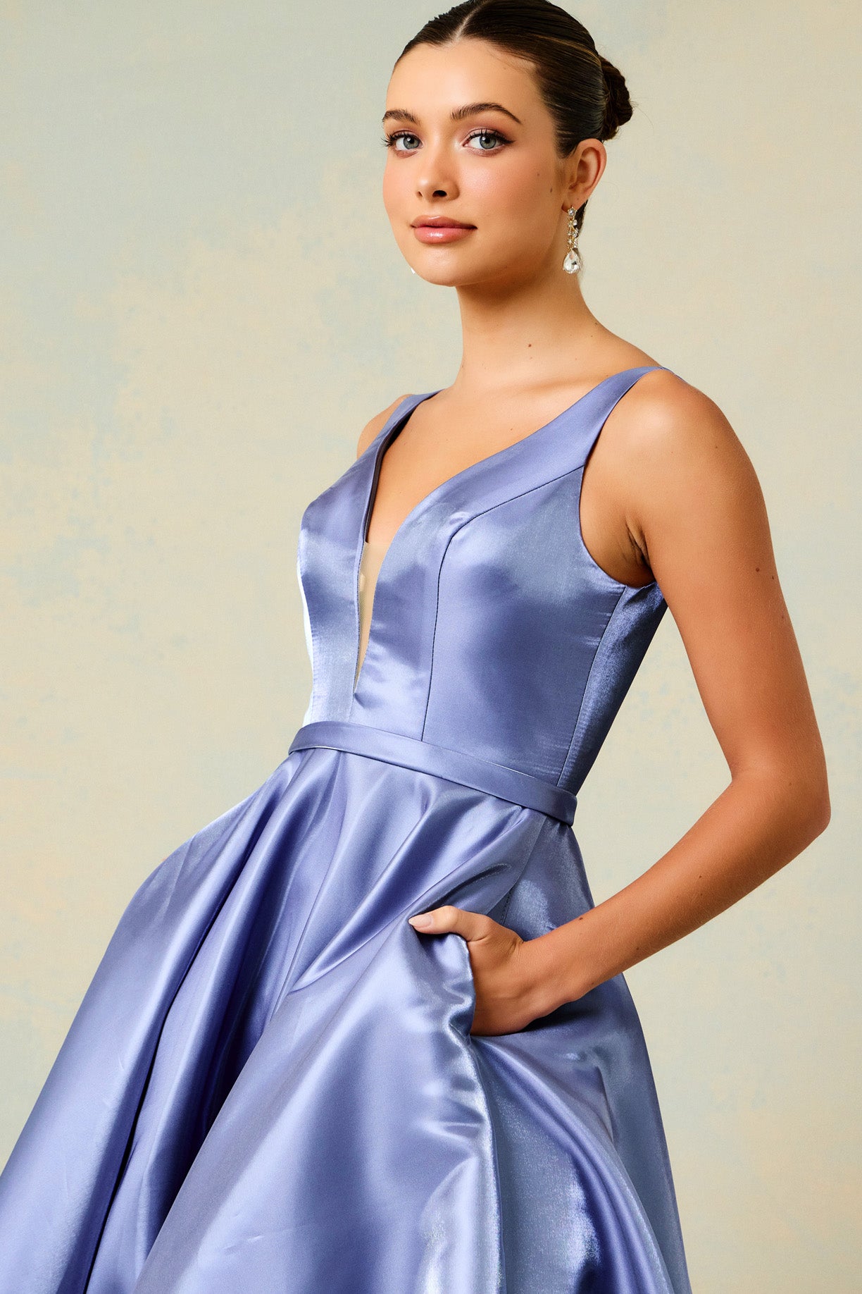 Vestido Corto Midi Con Cuello V y con Bolsillos Laterales Color Dark Ice Blue