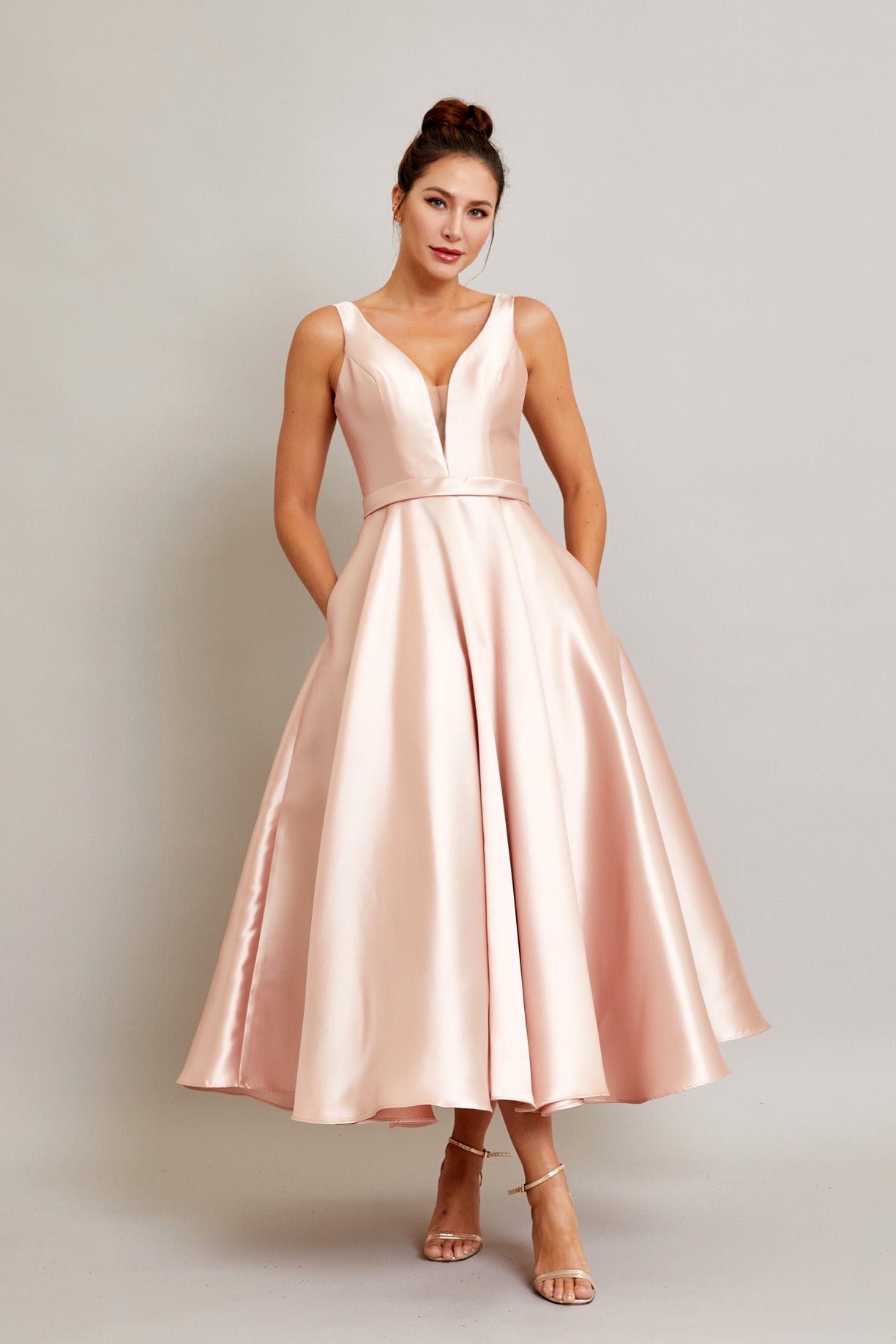 Vestido Corto Cuello V Sin Mangas (Varios Colores)