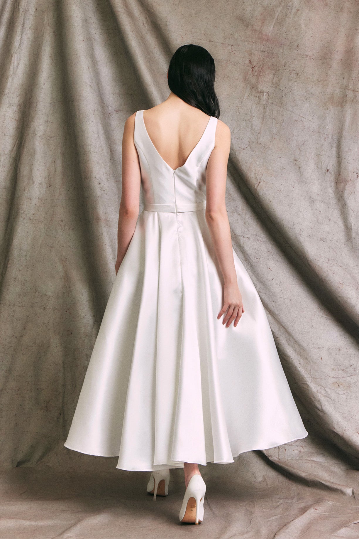 Vestido Corto Cuello V Sin Mangas, Color Off White
