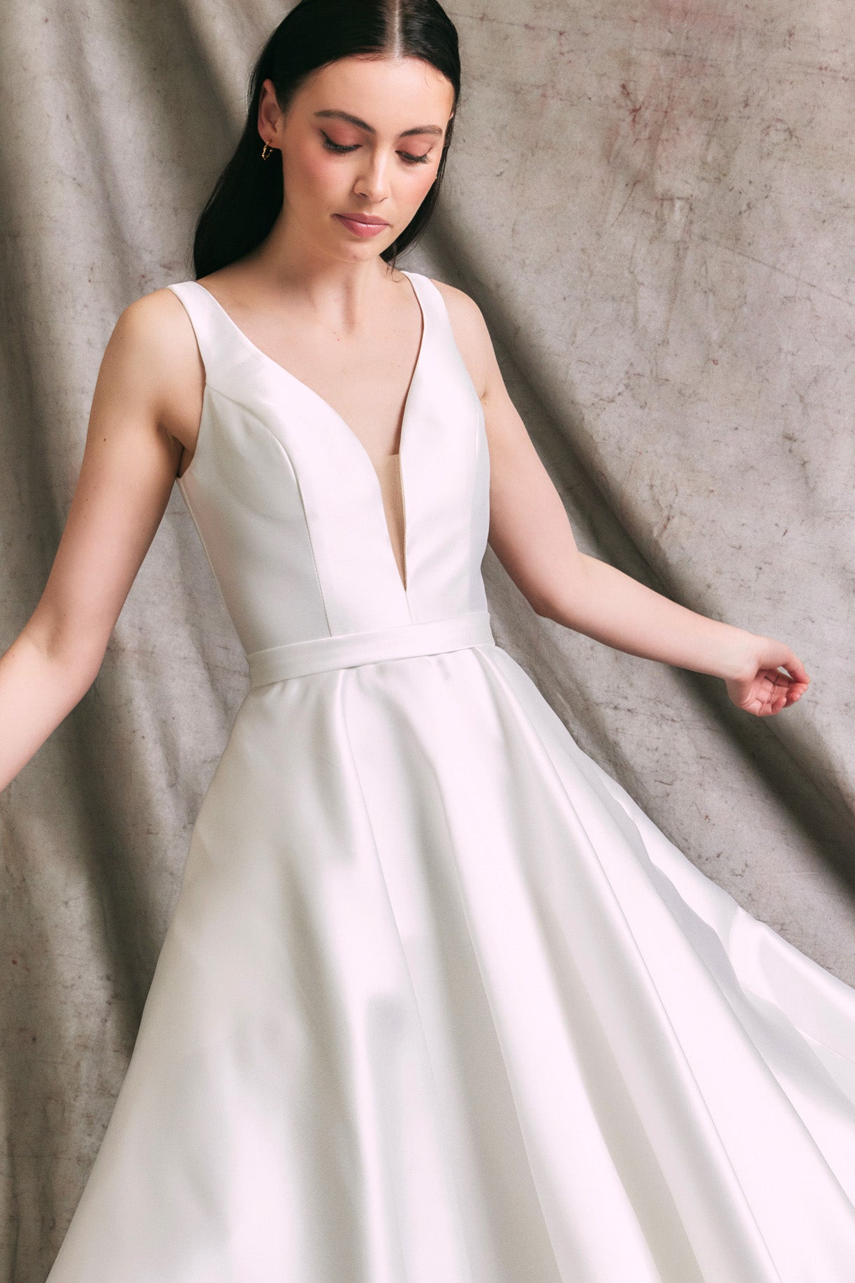 Vestido Corto Cuello V Sin Mangas, Color Off White
