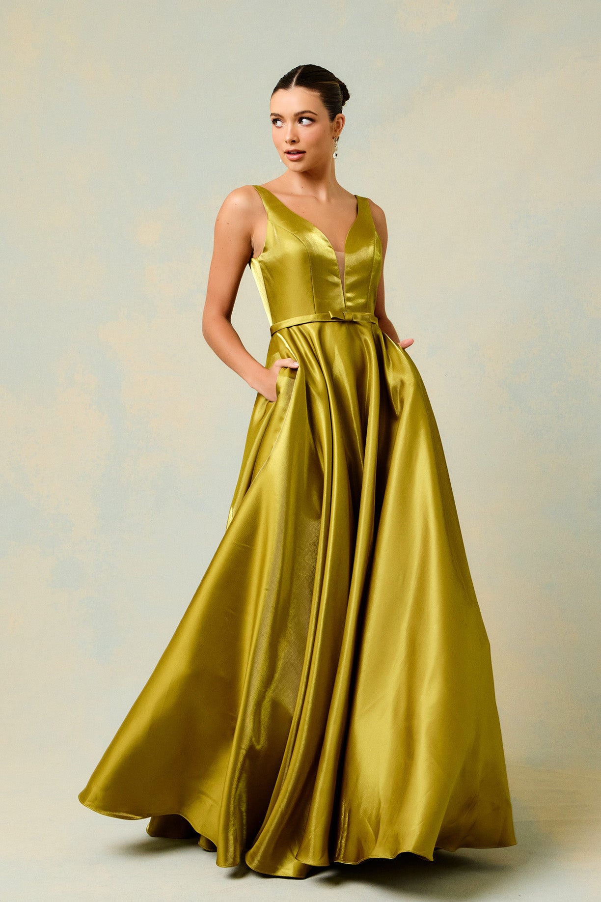 Vestido de Satén en línea A con Cuello V (Varios Colores)
