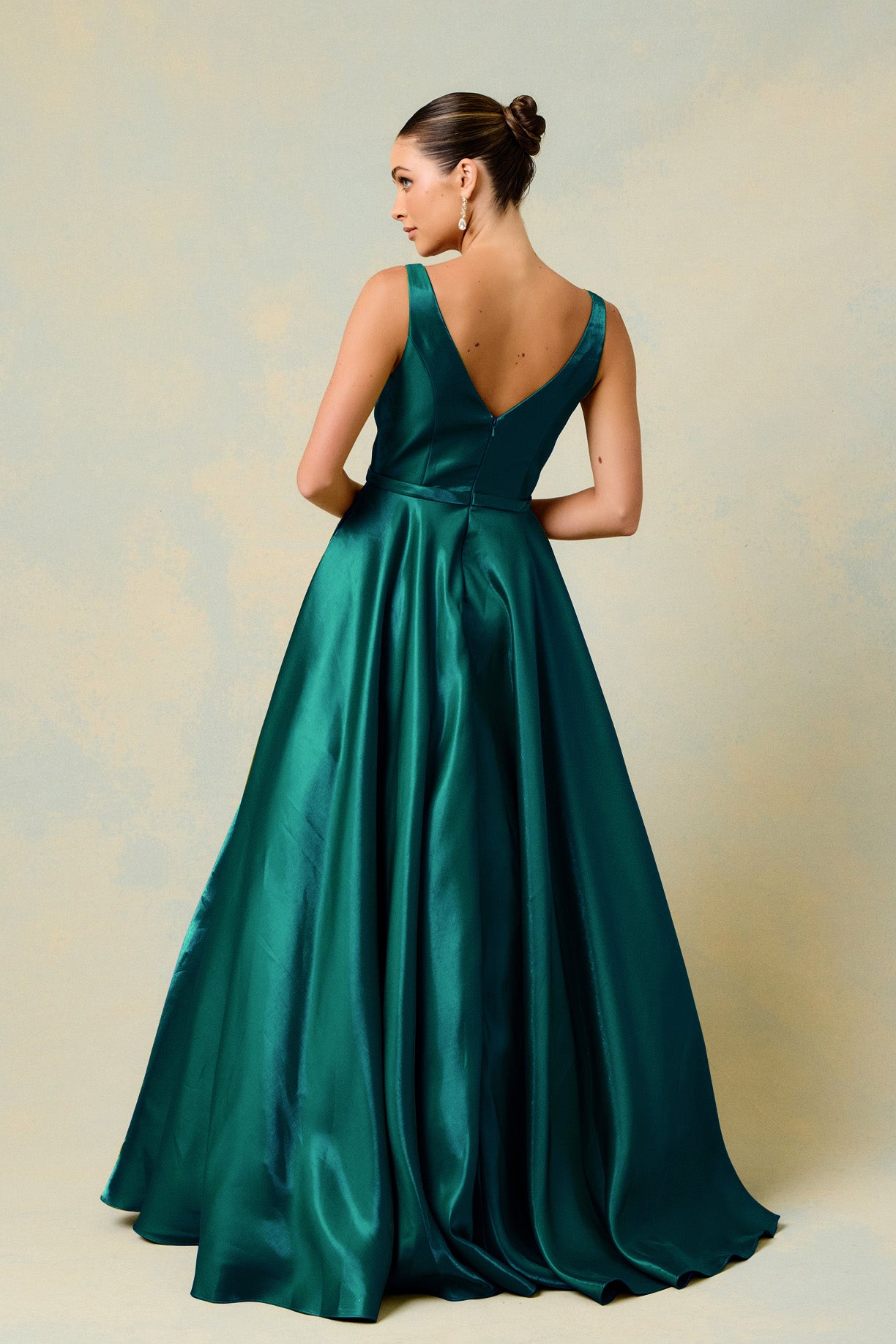 Vestido de Satén en línea A con Cuello V (Varios Colores)