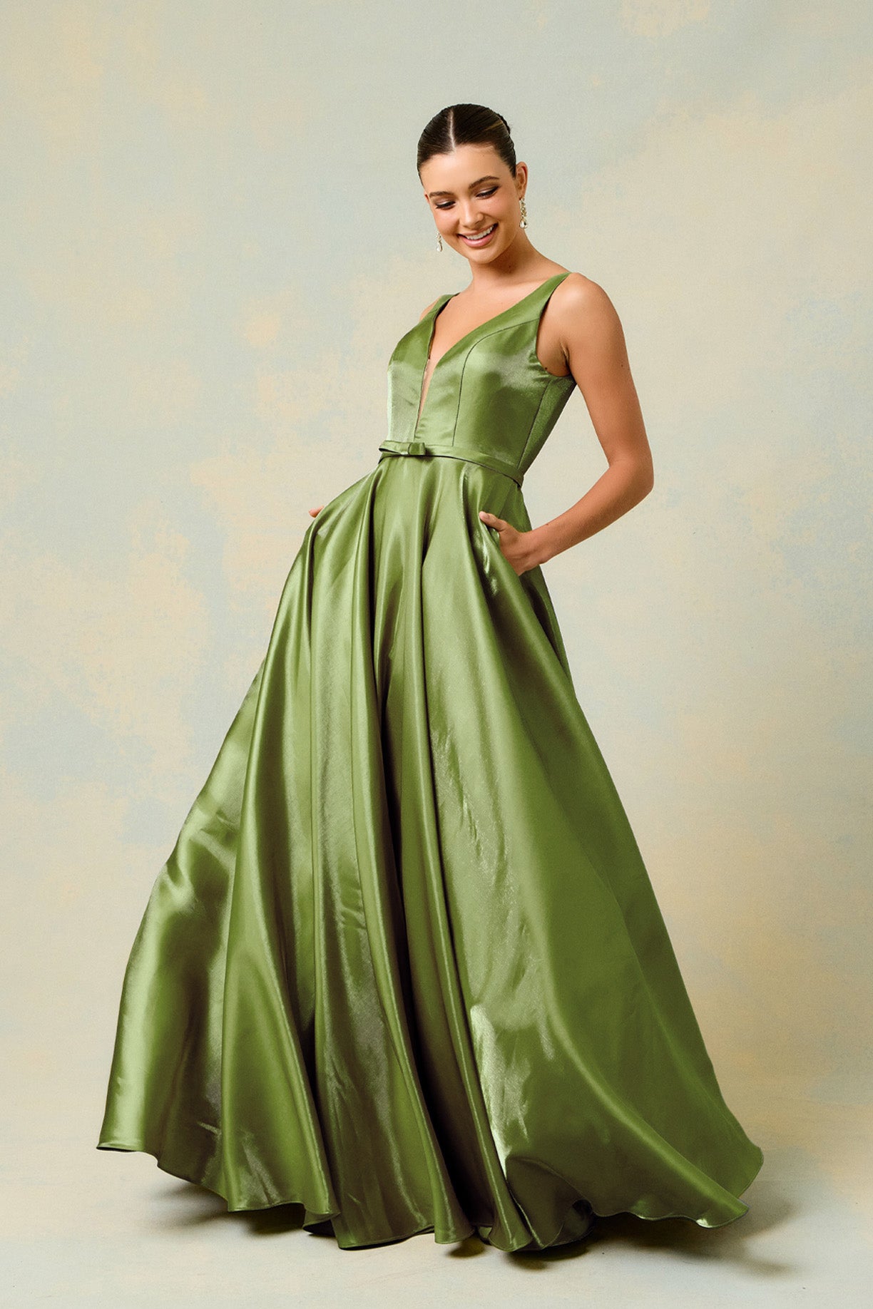 Vestido de Satén en línea A con Cuello V (Varios Colores)