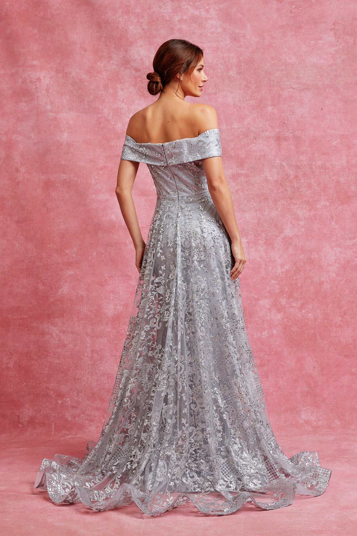 Vestido de Fiesta en Línea A Con Hombre Fuera Color Silver.