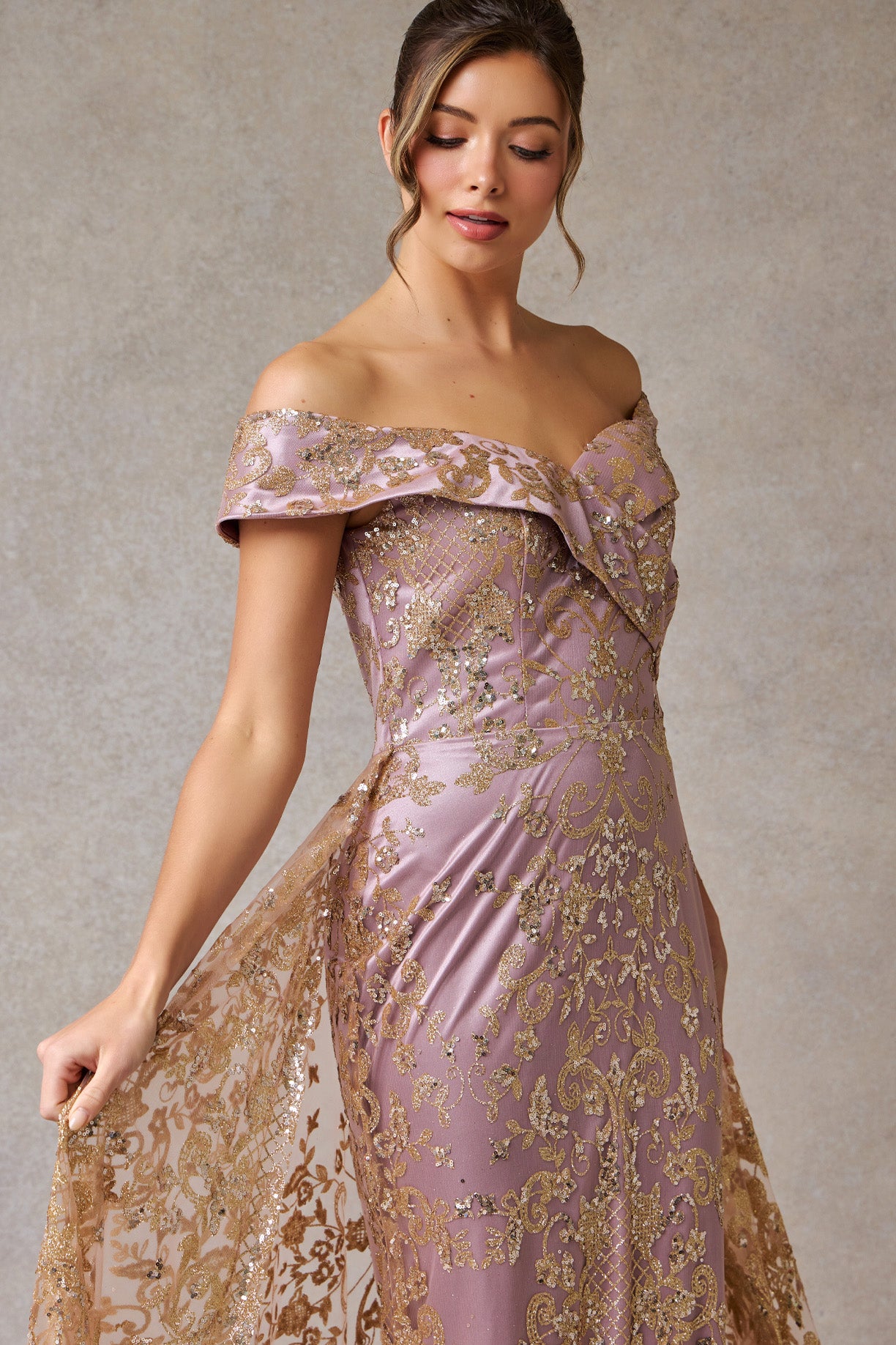 Vestido de Fiesta en Línea A Con Hombre Fuera Color Silver.