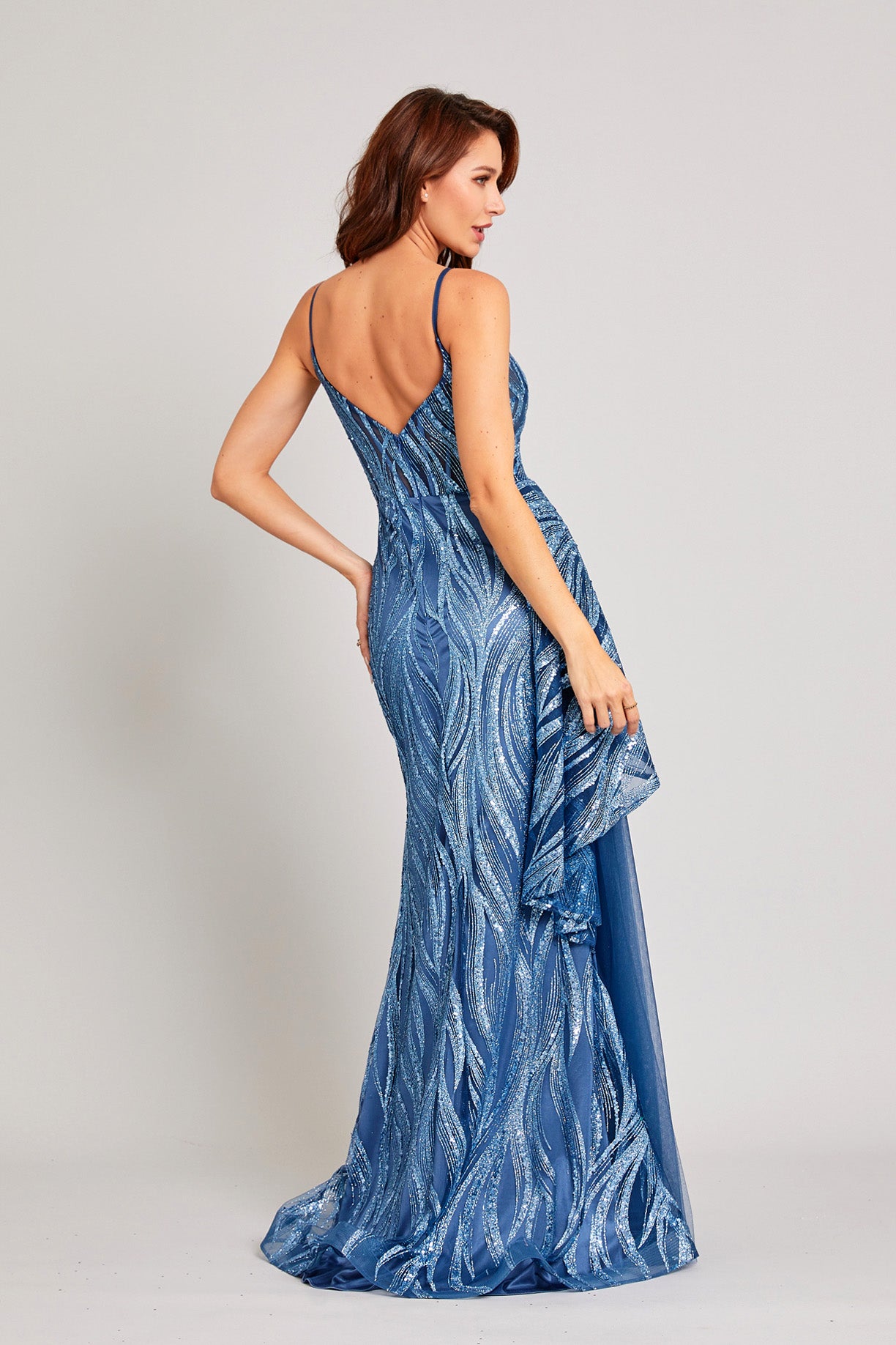 Vestido de Noche Sin Mangas, Escote de Corazón y Abertura Color Dark Ice Blue.