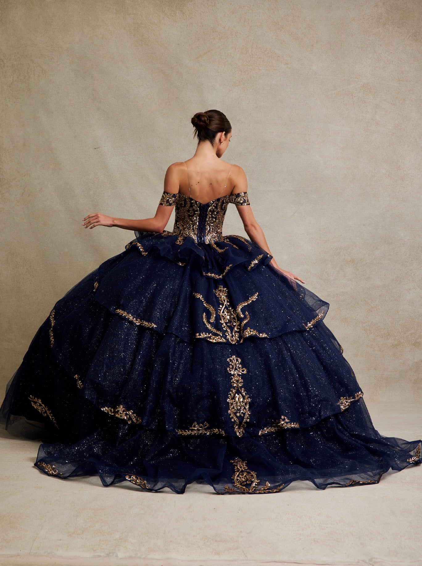 Vestido de Fiesta de Tul Bordado con Brillos y Cuentas, Hombros Descubiertos (Varios Colores)