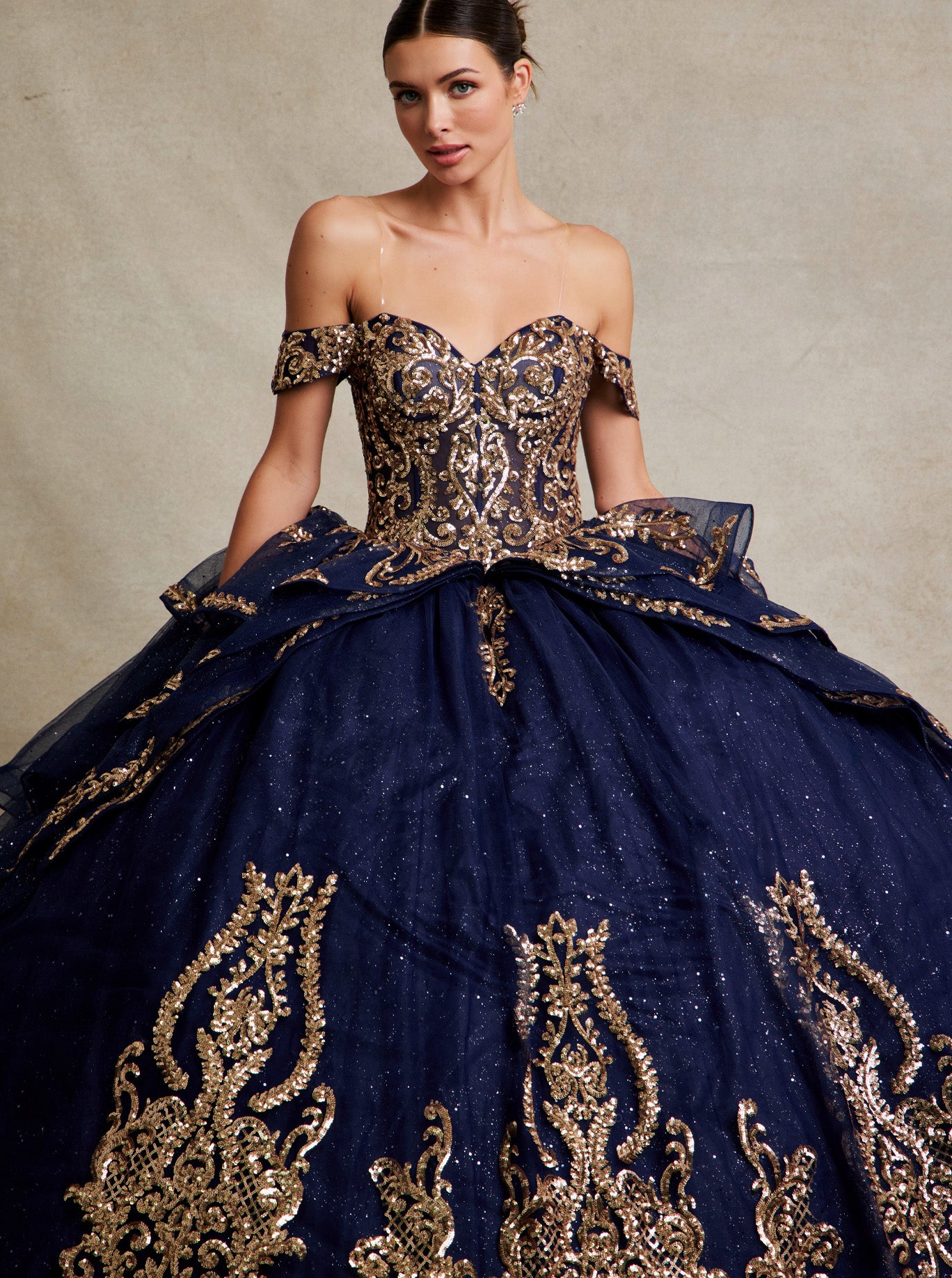 Vestido de Fiesta de Tul Bordado con Brillos y Cuentas, Hombros Descubiertos (Varios Colores)