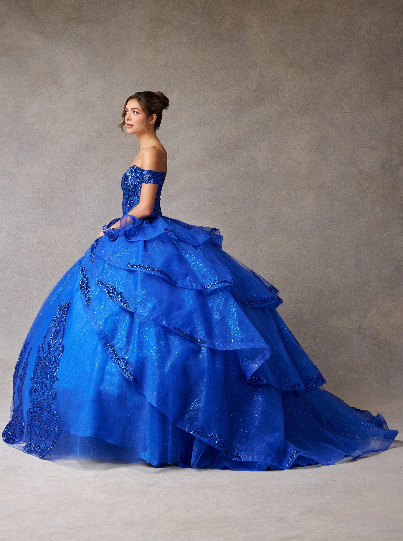 Vestido de Fiesta de Tul Bordado con Brillos y Cuentas, Hombros Descubiertos (Varios Colores)