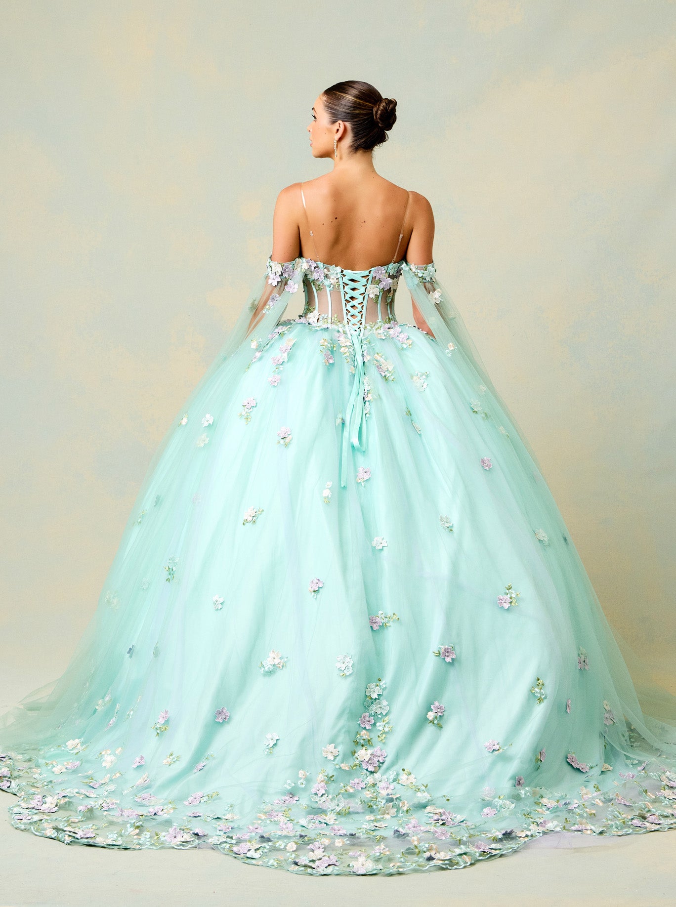 Vestido de Fiesta de Tul Bordado con Flores 3D y Perlas, Color Sage