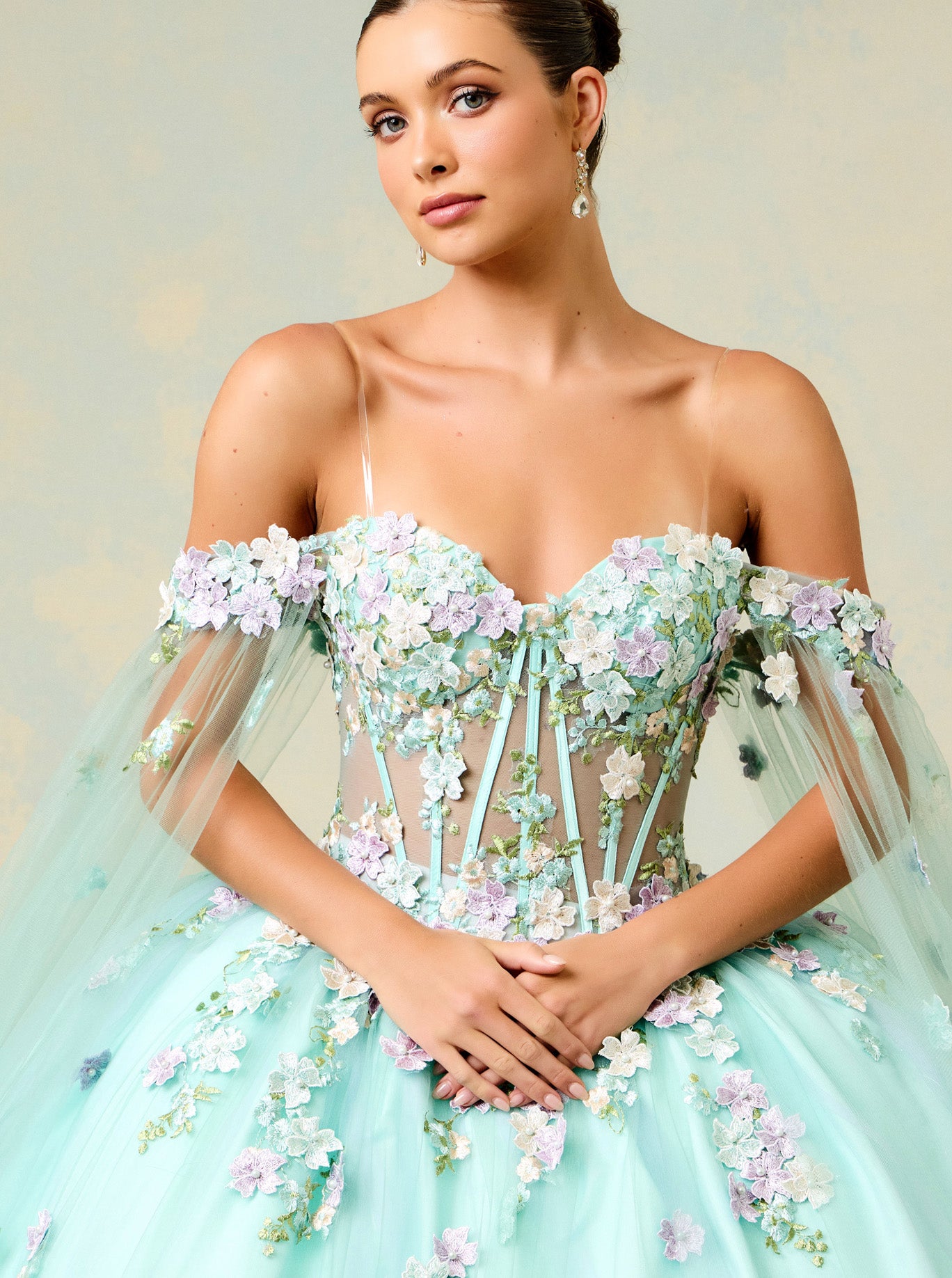 Vestido de Fiesta de Tul Bordado con Flores 3D y Perlas, Color Sage