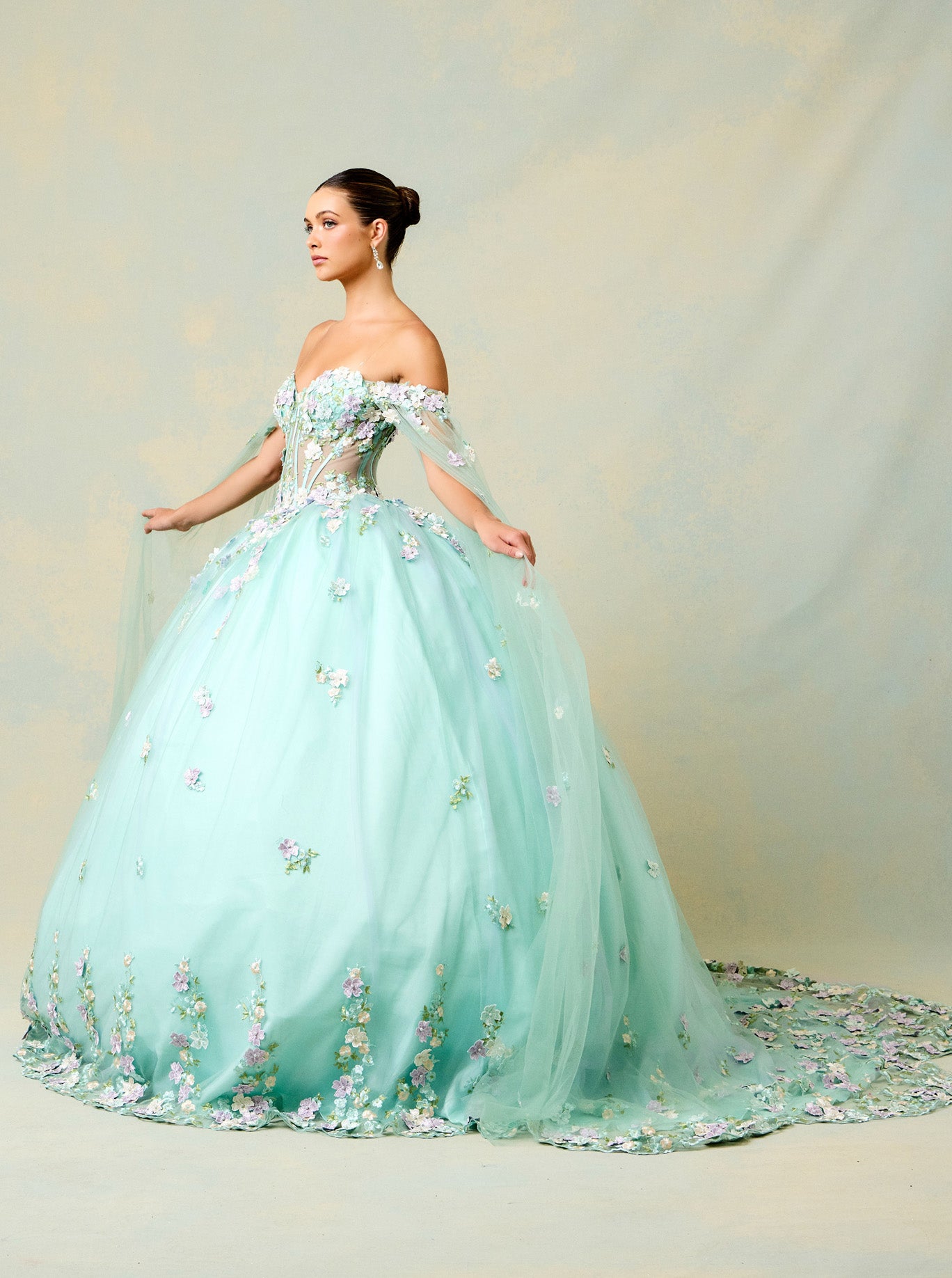 Vestido de Fiesta de Tul Bordado con Flores 3D y Perlas, Color Sage